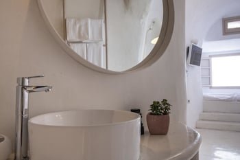 The Globe Suites