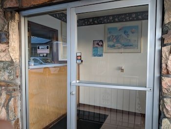 Deluxe Inn