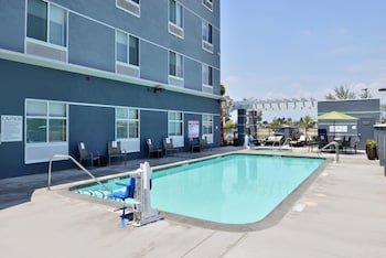 Holiday Inn Express & Suites Loma Linda - San Bernardino S