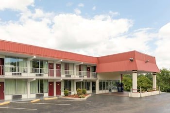 Super 8 by Wyndham Kingsport /I-81