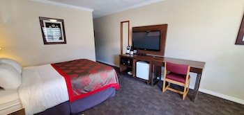 Grand Forks Inn