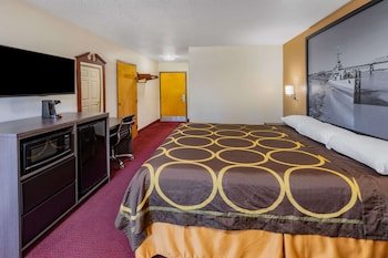 Super 8 by Wyndham Kinder/Coushatta near Casino