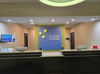 Holiday Inn Express & Suites Orlando East-UCF Area