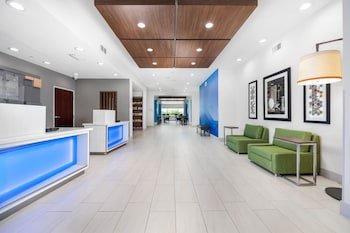 Holiday Inn Express & Suites Conroe I-45 North