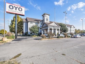 OYO Townhouse Oklahoma City Airport