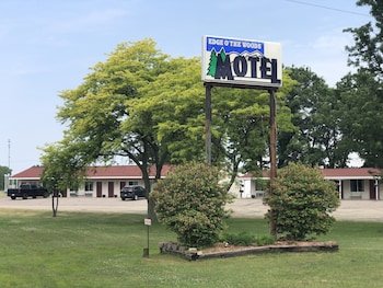 Edge O The Woods Motel