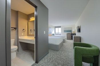 Warwick Inn And Suites