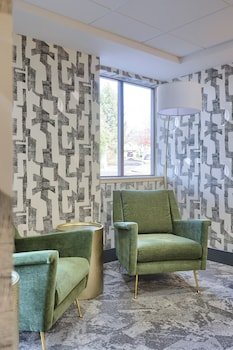 Warwick Inn And Suites