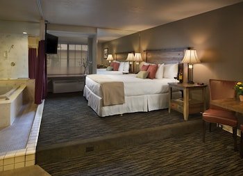 Postmarc Hotel & Spa Suites