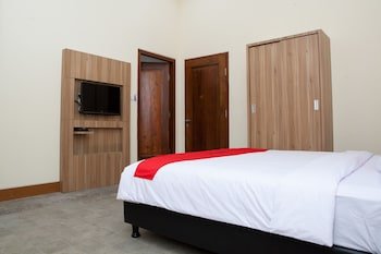 RedDoorz Plus Near Pasundan University