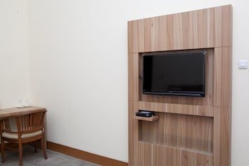 RedDoorz Plus Near Pasundan University