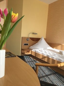 Warias Hotel & Restaurant