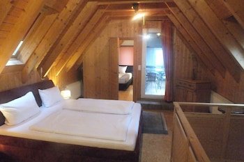Rheinufer Lodge
