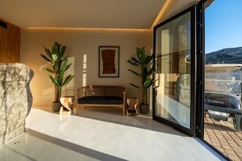 Ftelia Black Villas