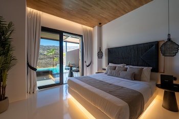 Ftelia Black Villas