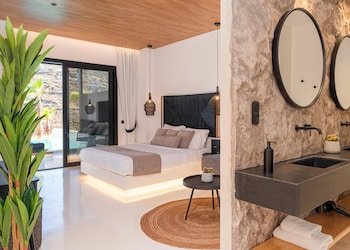 Ftelia Black Villas