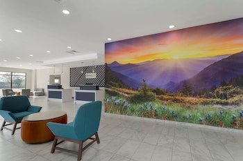 Clarion Pointe Valley Inn