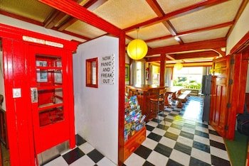 Ducks & Drakes Boutique Motel & Backpackers