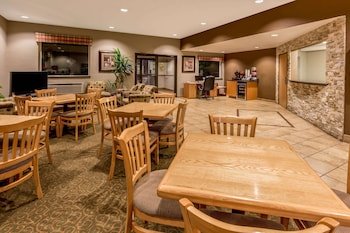 Super 8 by Wyndham Woodburn