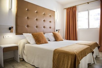 Apartamentos Oasis Sa Tanca