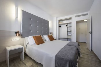 Apartamentos Oasis Sa Tanca