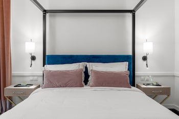 2 Mazi Suites