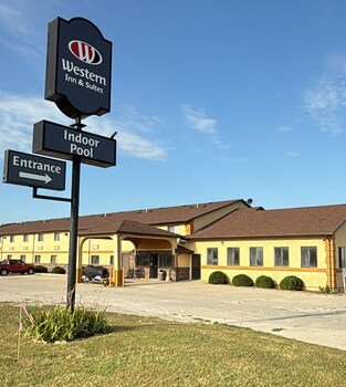 Super 8 by Wyndham Grinnell IA