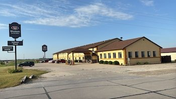 Super 8 by Wyndham Grinnell IA