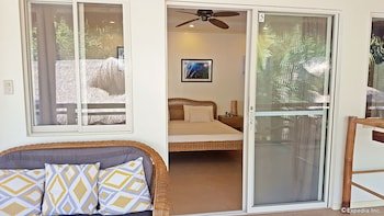 Mikes Dauin Beach Resort