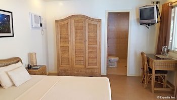 Mikes Dauin Beach Resort