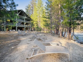 Cedar Grove Lodge