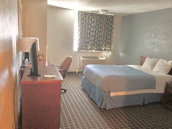 Days Inn by Wyndham West Des Moines