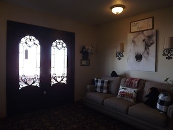 Crest Country Inn