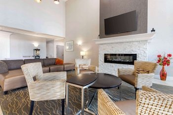 Best Western Plus Appleton Airport/Mall Hotel