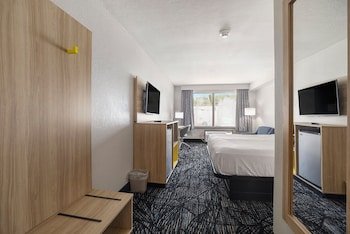 Days Inn By Wyndham Muskegon