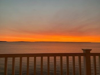 Mackinaw Beach & Bay All Suites Resort
