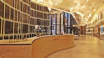 Wyndham Ion Majestic Hotel