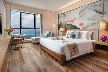 Ramada Plaza by Wyndham Fuxian Lake