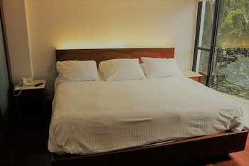 Condesa Suites