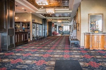 Shoreline Inn & Conference Center, Ascend Collection