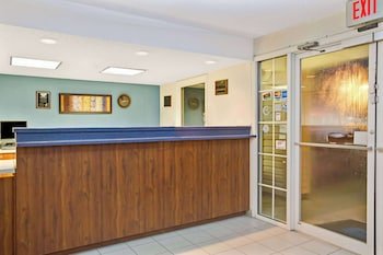 Travelodge Suites by Wyndham MacClenny