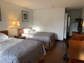 Travelodge Suites by Wyndham MacClenny