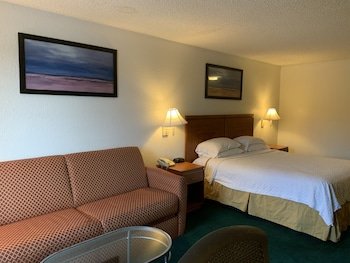 Travelodge Suites by Wyndham MacClenny