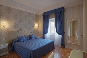 Navona Queen