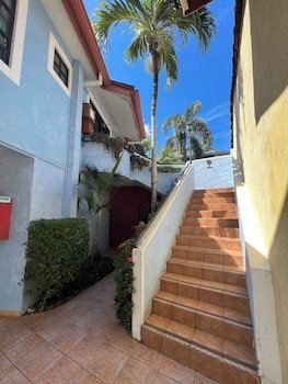 Tropical Gardens - Suites and Apartments
