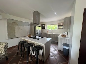 Tropical Gardens - Suites and Apartments