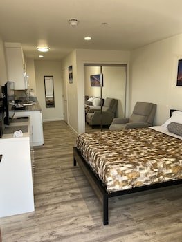 Villa Alamari Inn And Suites