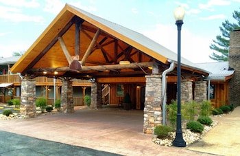 The Smoke House Lodge & Cabins