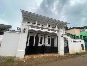 Express O 92147 Nia Residence