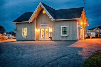 The Waring House